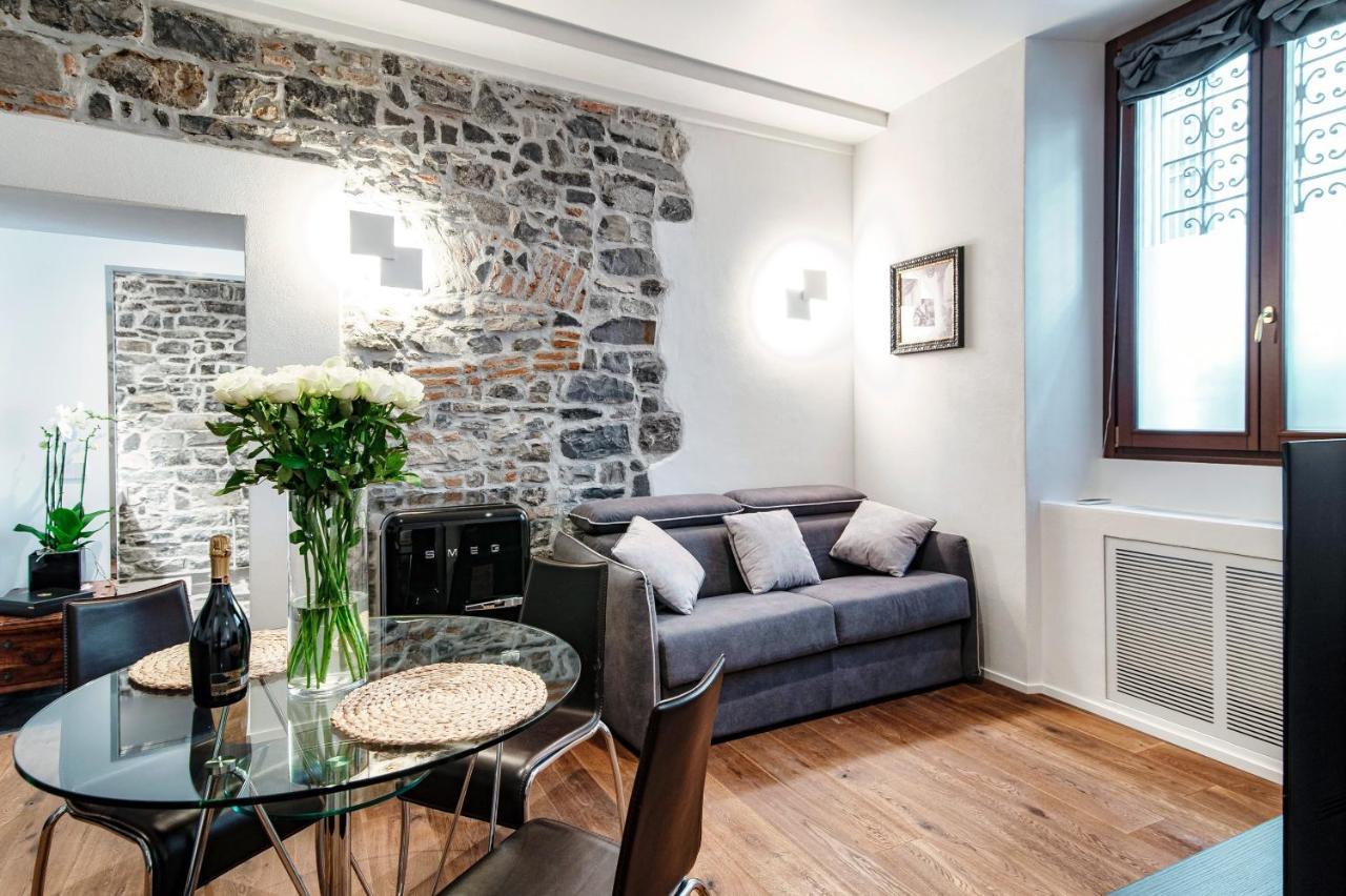 Suite Lo Storico - The House Of Travelers Como Exterior photo