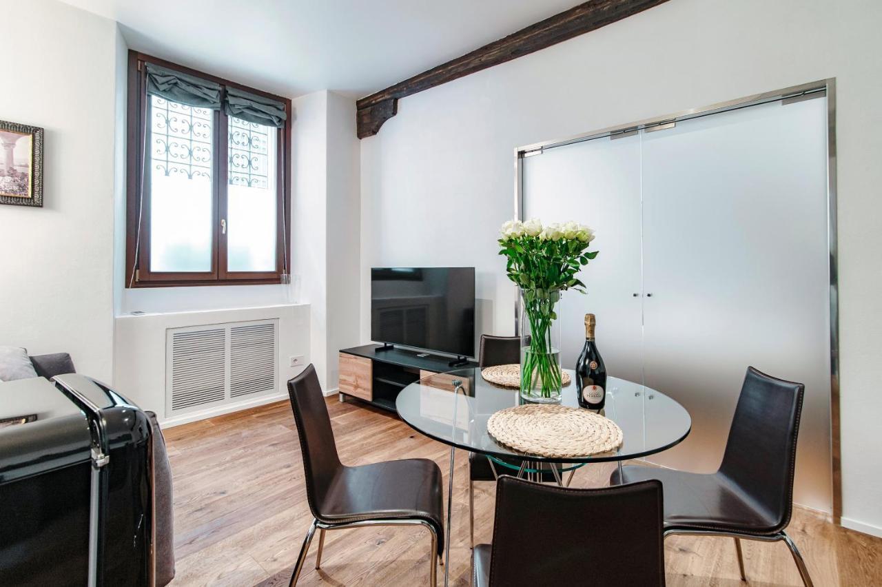 Suite Lo Storico - The House Of Travelers Como Exterior photo