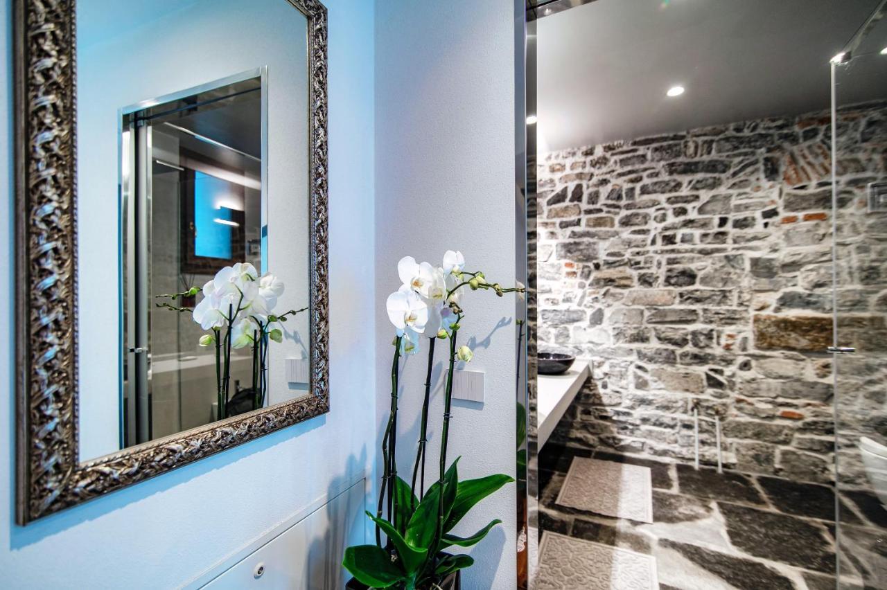 Suite Lo Storico - The House Of Travelers Como Exterior photo