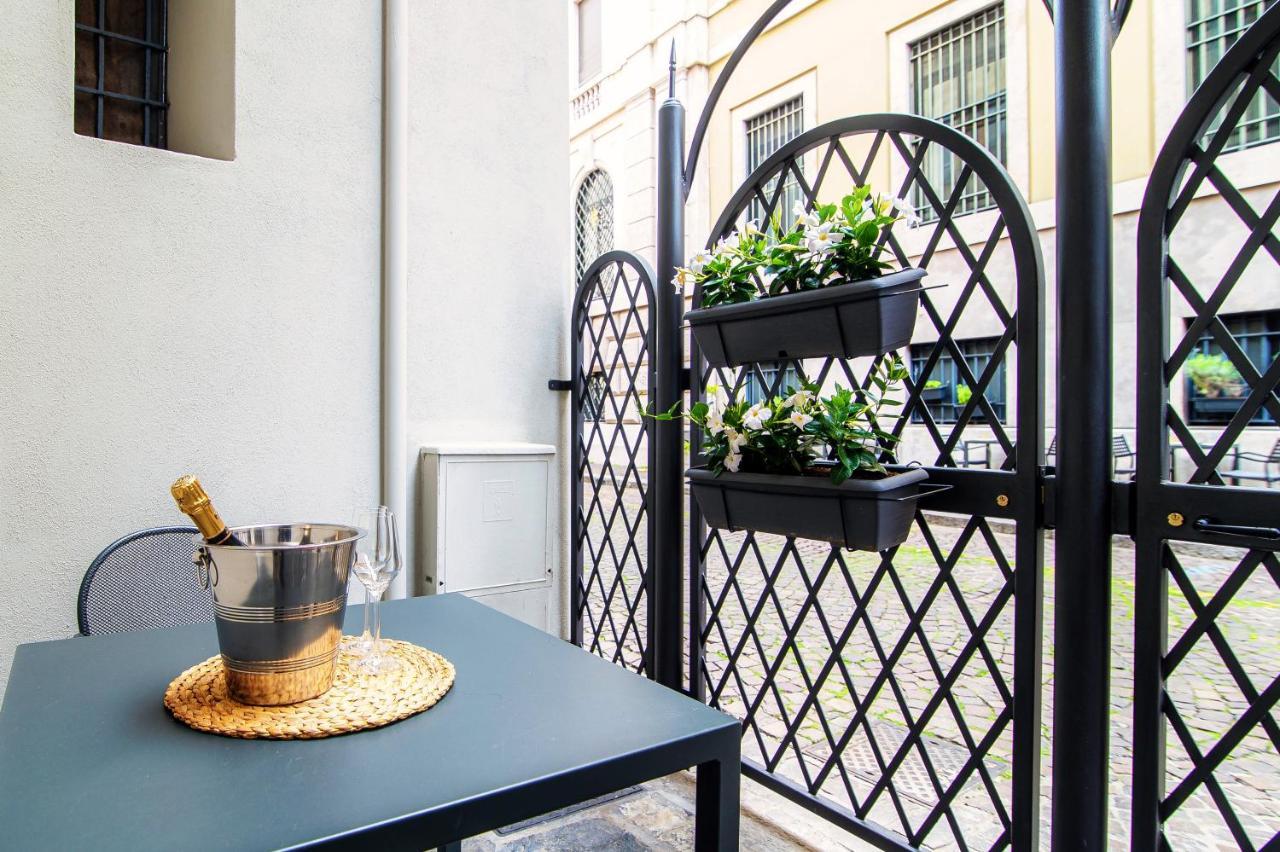 Suite Lo Storico - The House Of Travelers Como Exterior photo